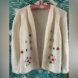 Vintage 60’s cardigan knit sweater w/ flower art crochet cream and multi sz S